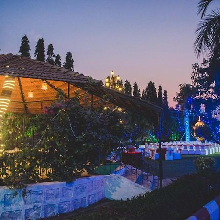 Pushp Vatika Resort & Lawns Navi Mumbai Exteriör bild