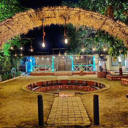 Pushp Vatika Resort & Lawns Navi Mumbai Exteriör bild