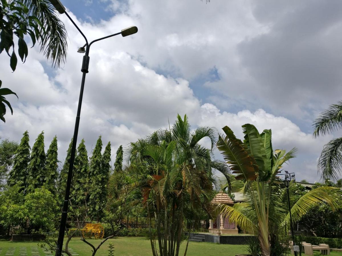 Pushp Vatika Resort & Lawns Navi Mumbai Exteriör bild