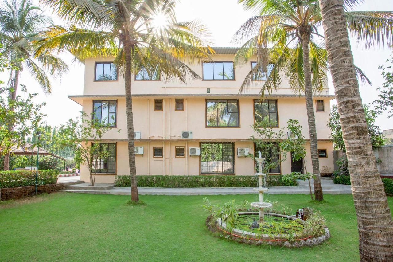 Pushp Vatika Resort & Lawns Navi Mumbai Exteriör bild