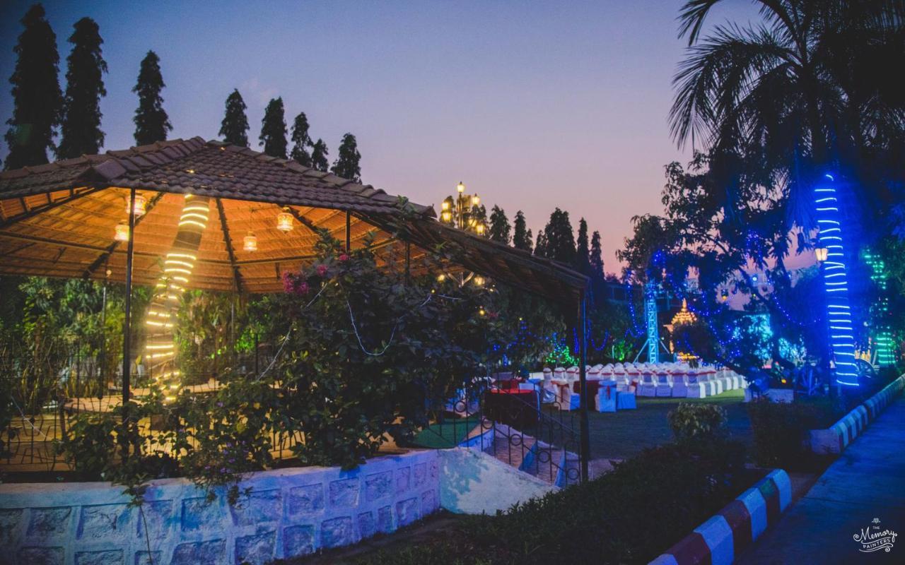 Pushp Vatika Resort & Lawns Navi Mumbai Exteriör bild
