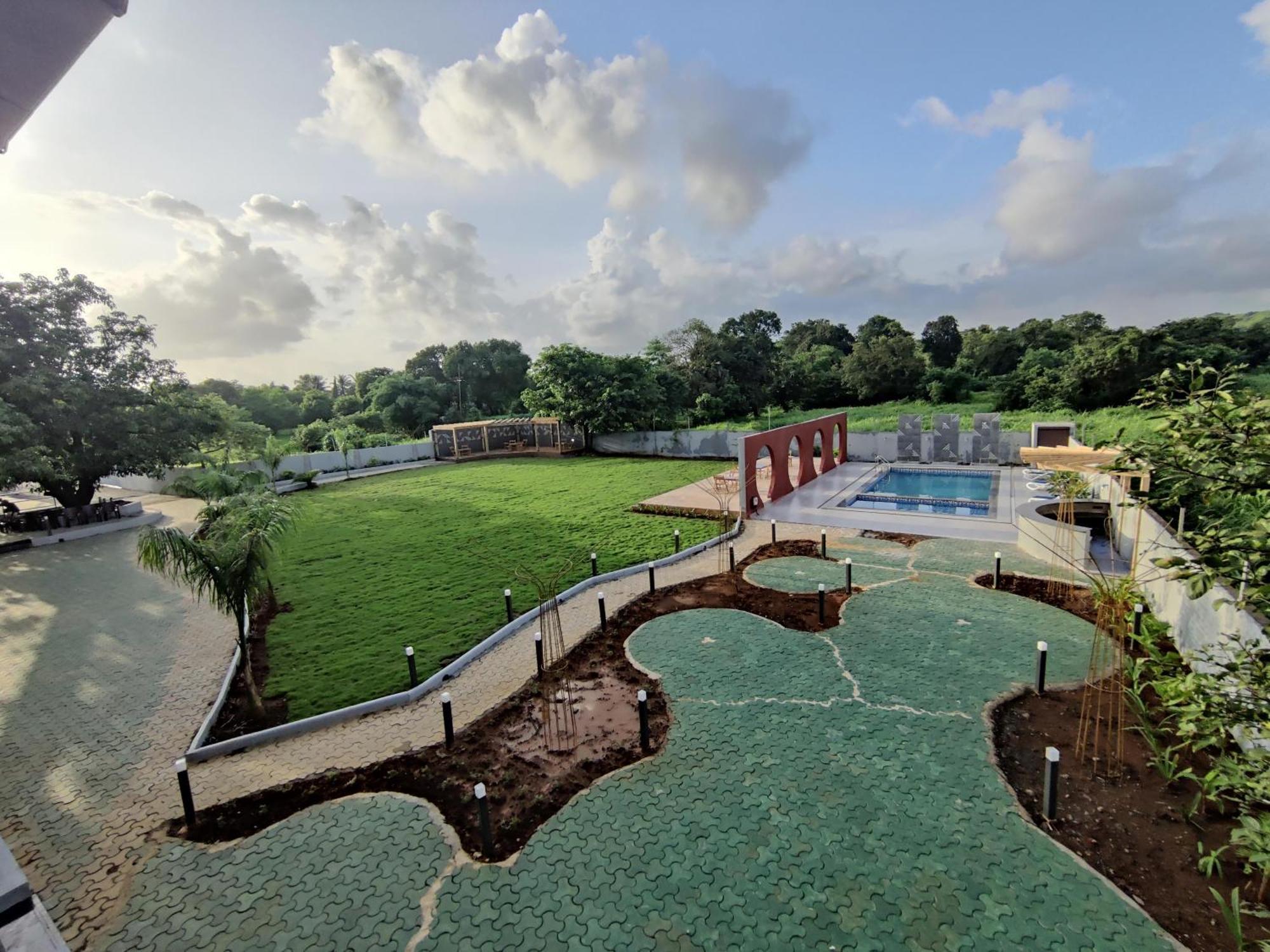 Pushp Vatika Resort & Lawns Navi Mumbai Exteriör bild