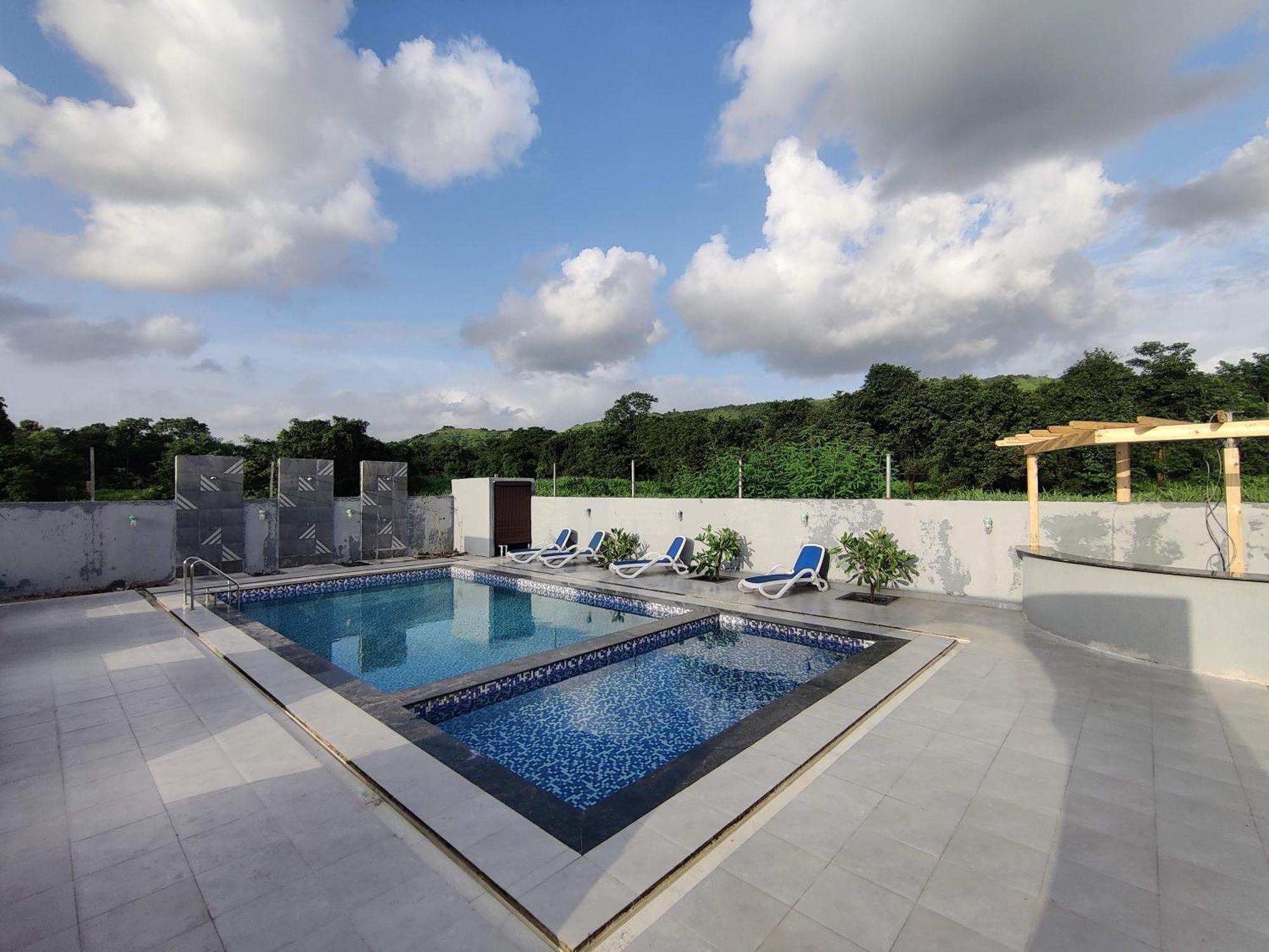 Pushp Vatika Resort & Lawns Navi Mumbai Exteriör bild