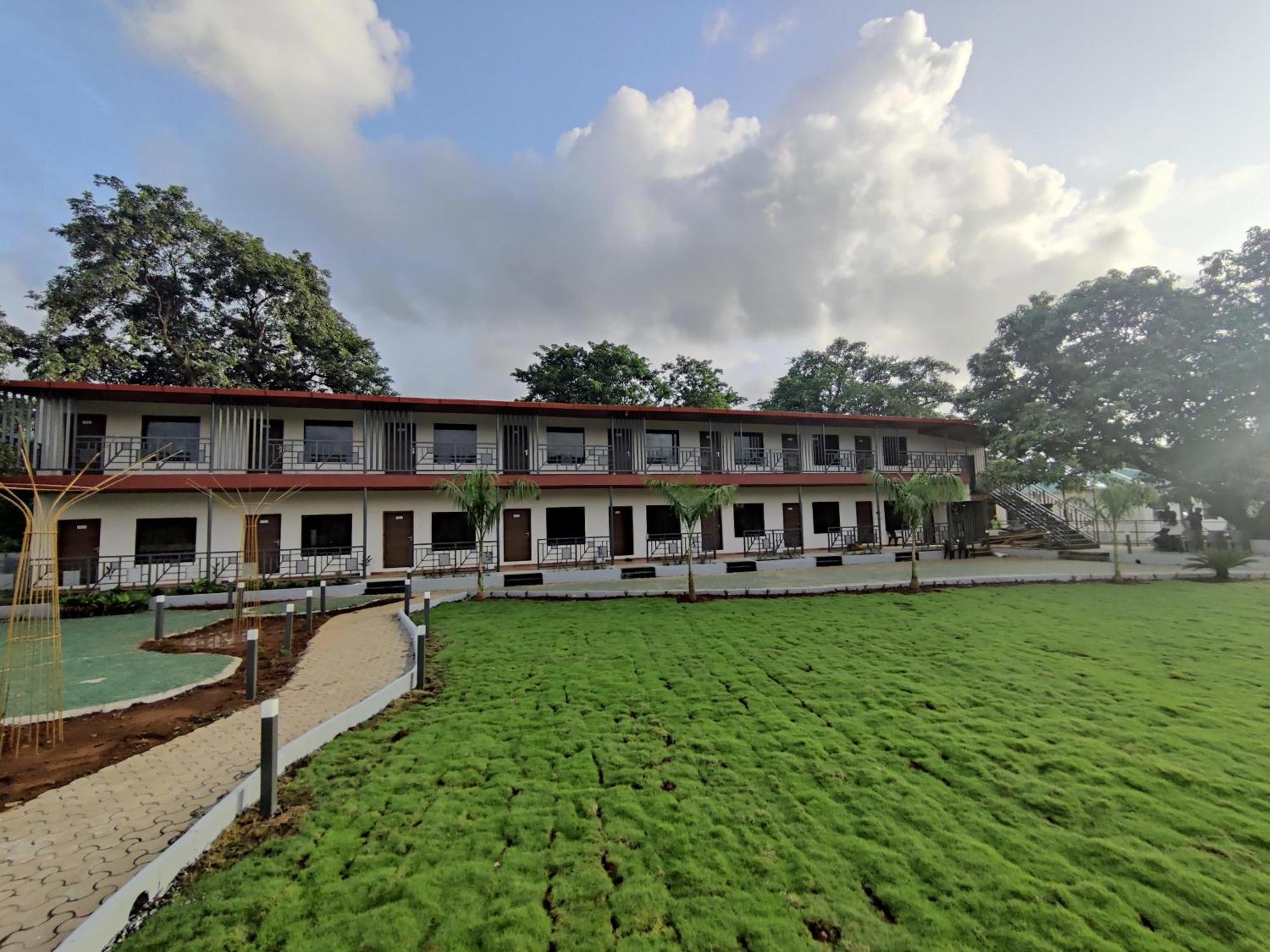 Pushp Vatika Resort & Lawns Navi Mumbai Exteriör bild
