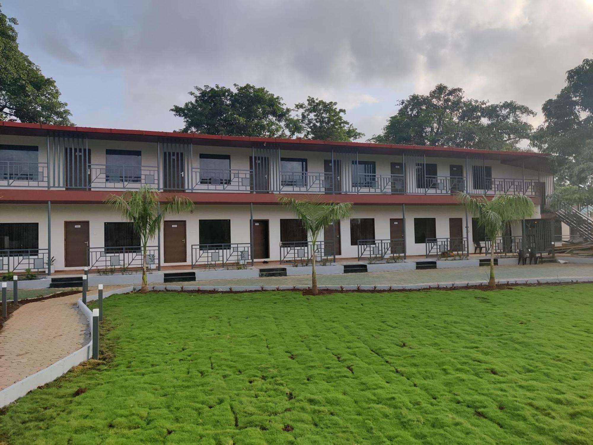 Pushp Vatika Resort & Lawns Navi Mumbai Exteriör bild