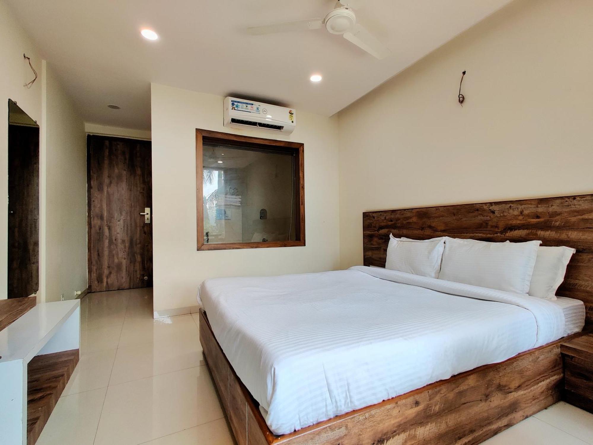Pushp Vatika Resort & Lawns Navi Mumbai Exteriör bild
