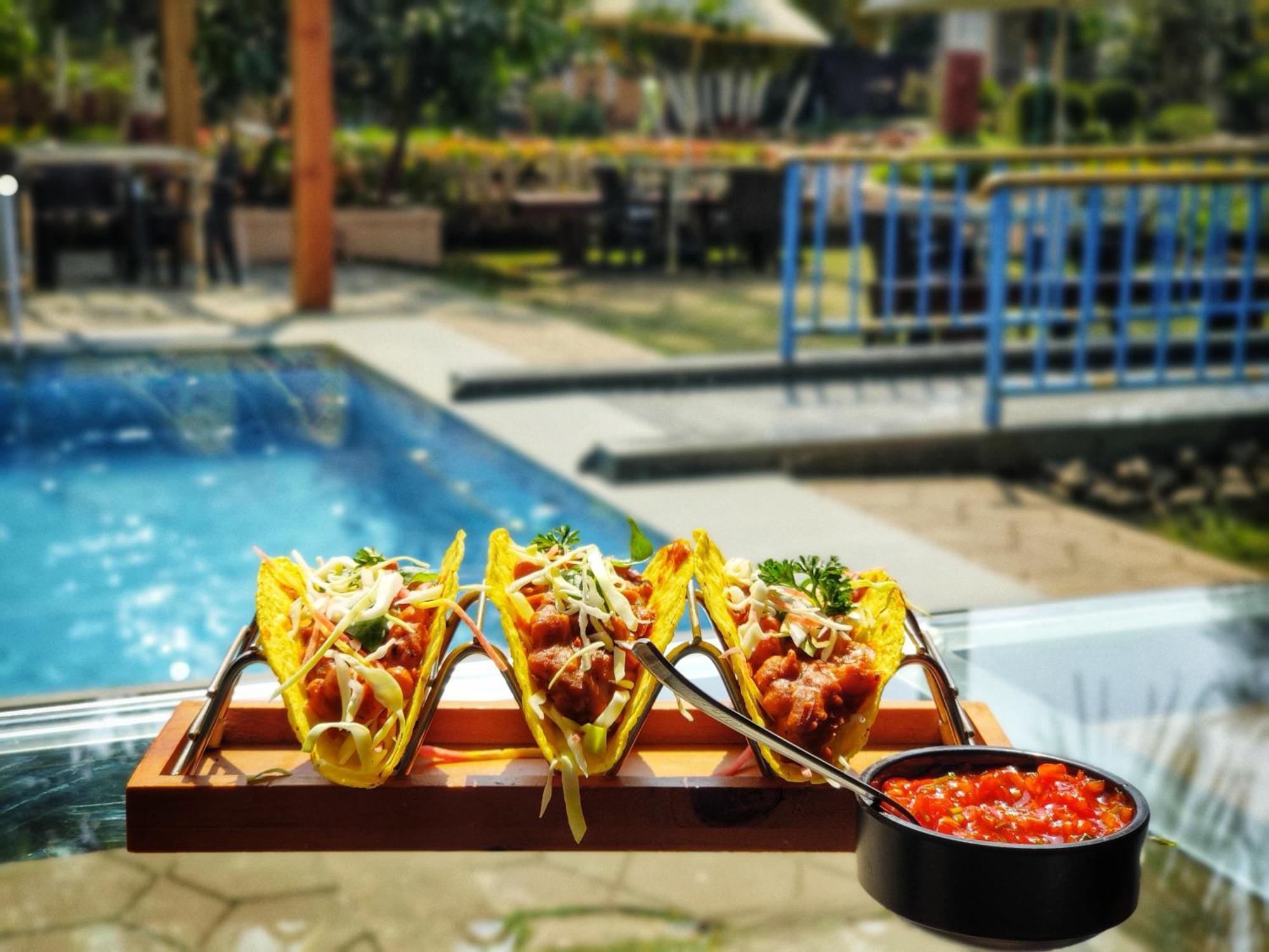 Pushp Vatika Resort & Lawns Navi Mumbai Exteriör bild