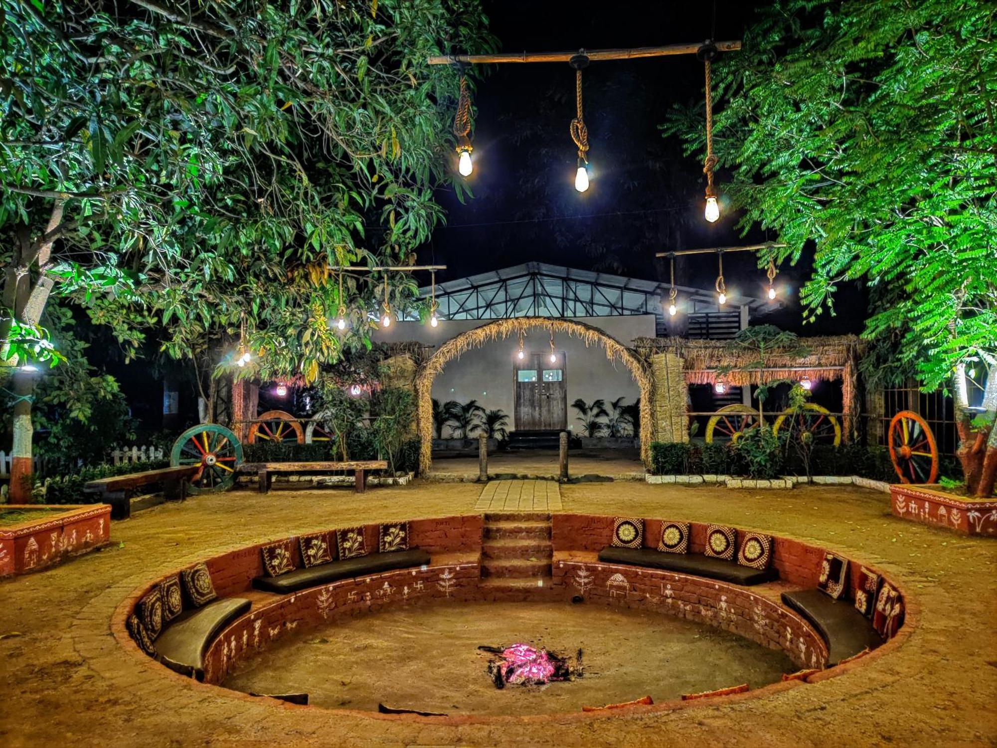 Pushp Vatika Resort & Lawns Navi Mumbai Exteriör bild