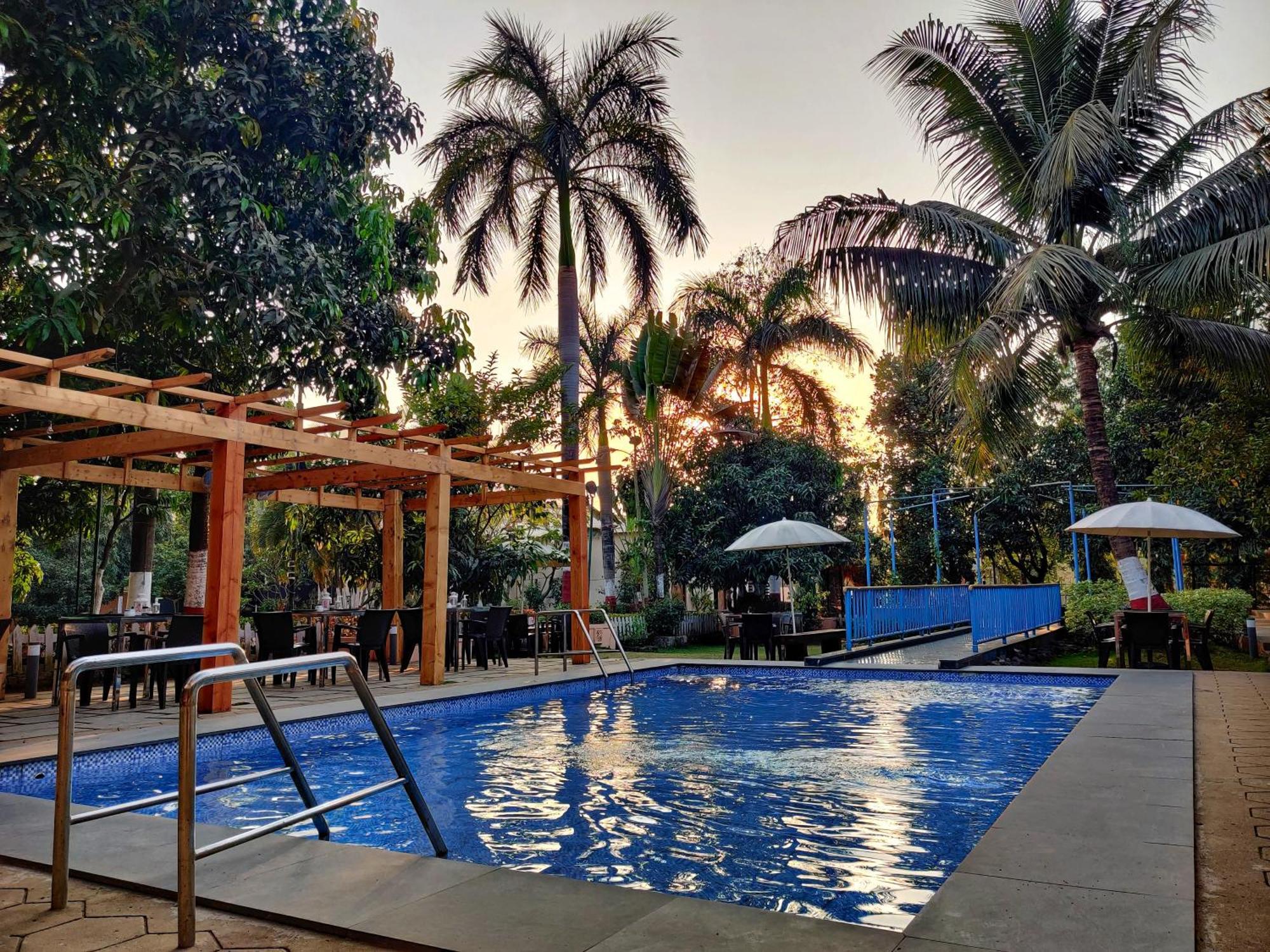 Pushp Vatika Resort & Lawns Navi Mumbai Exteriör bild