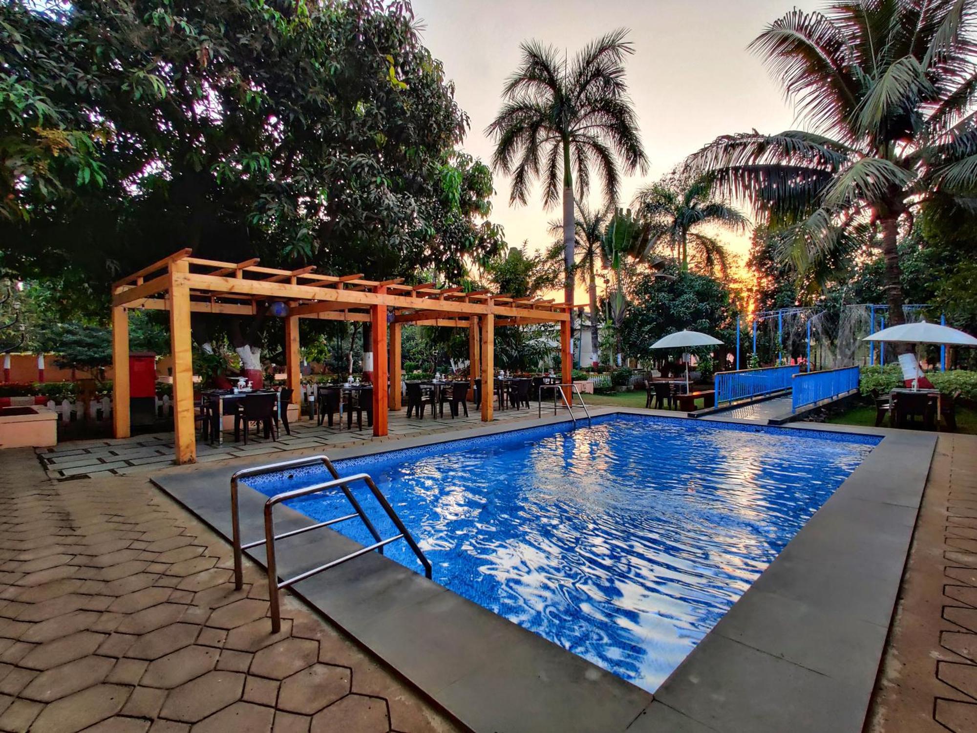 Pushp Vatika Resort & Lawns Navi Mumbai Exteriör bild