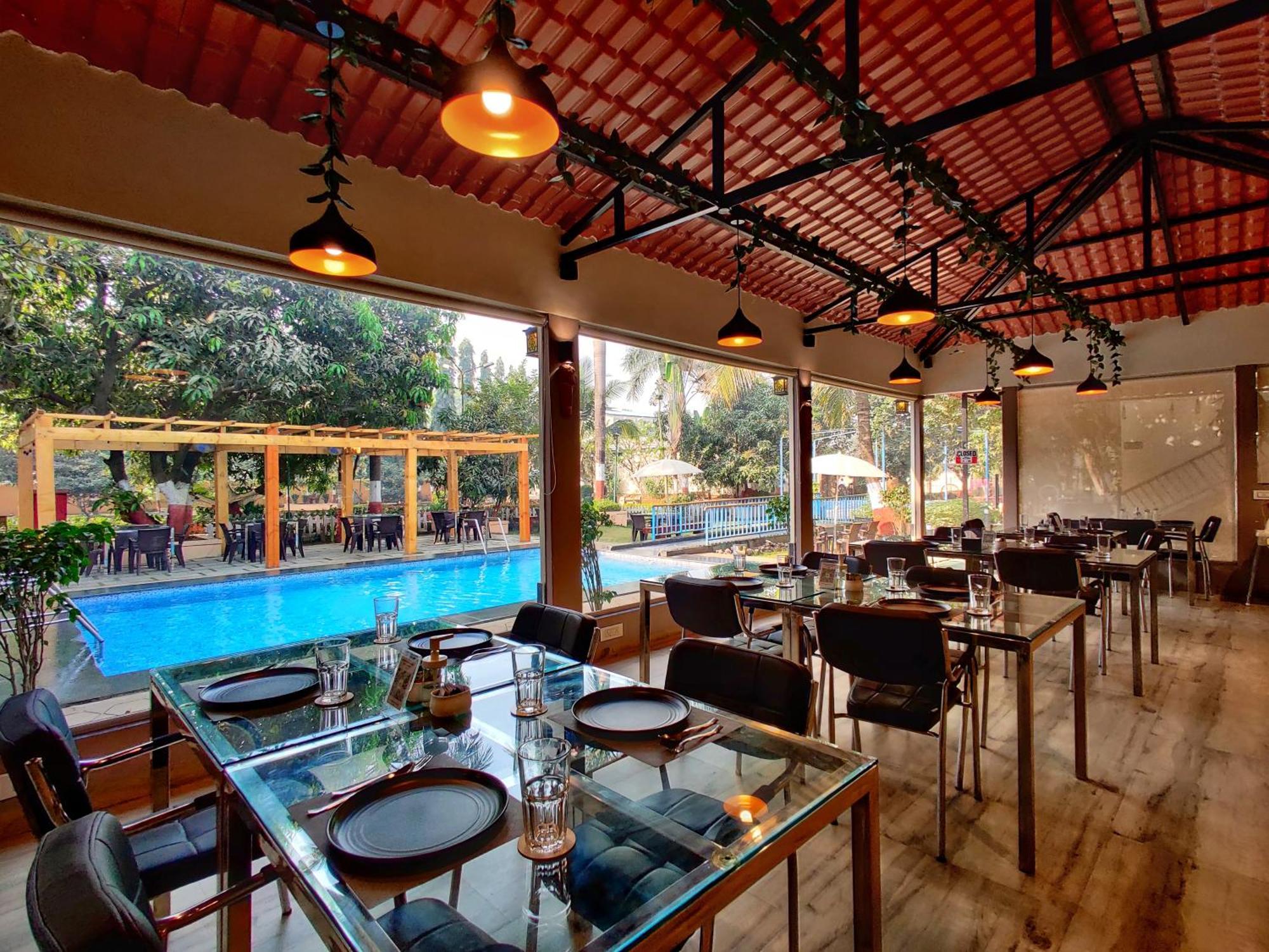 Pushp Vatika Resort & Lawns Navi Mumbai Exteriör bild