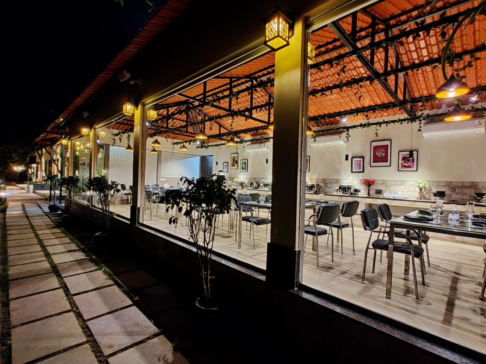 Pushp Vatika Resort & Lawns Navi Mumbai Exteriör bild