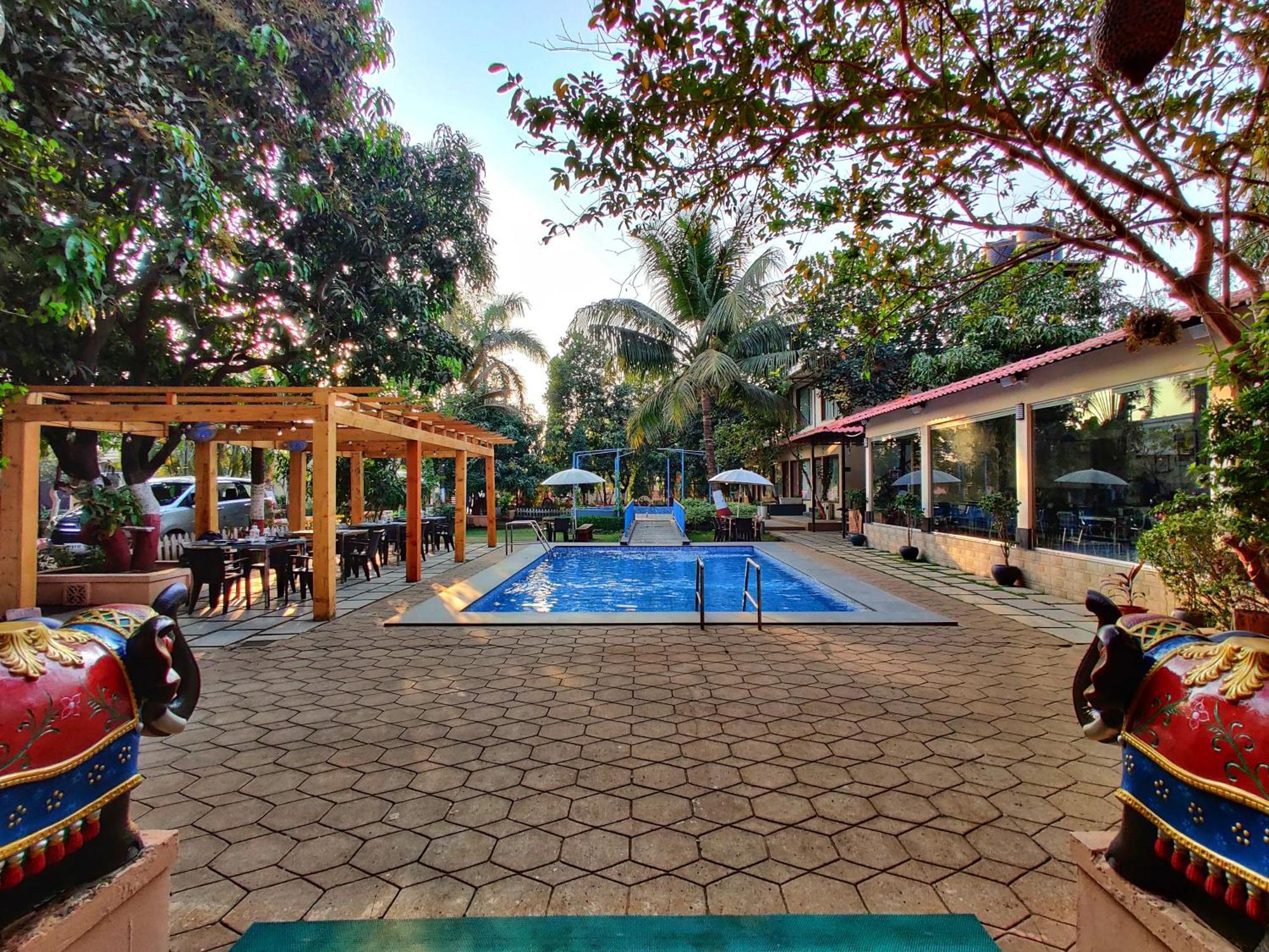 Pushp Vatika Resort & Lawns Navi Mumbai Exteriör bild